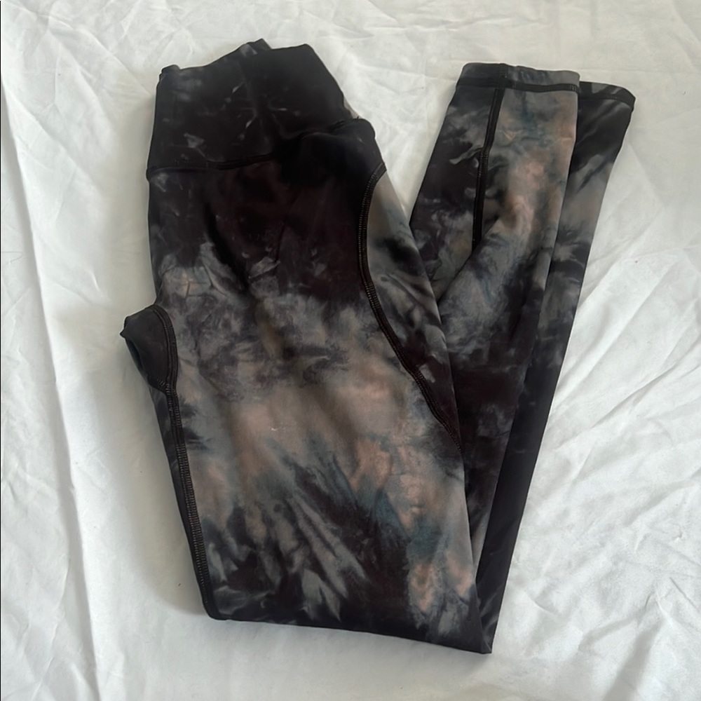 Alphalete Black and Gray Tie-Dye Leggings